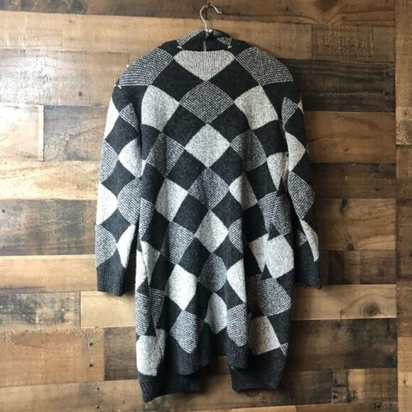 ✨ Peach Black & Grey Checkered Heavy Knit Cardigan✨ - Picture 4 of 6